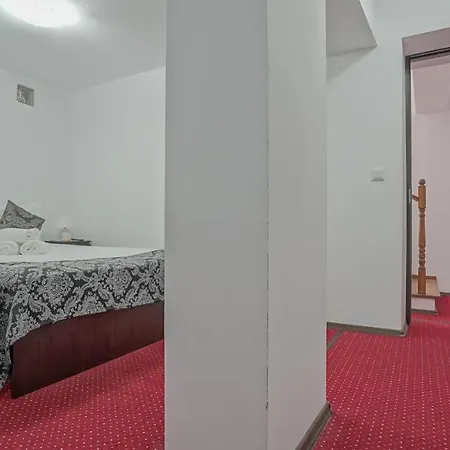 Проживання в сім'ї Style House