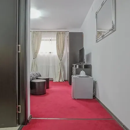 Проживання в сім'ї Style House *